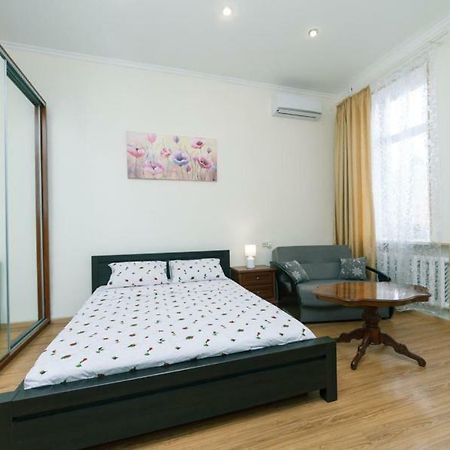 Apartment On Saksahanskoho Street Kyiv Exterior photo