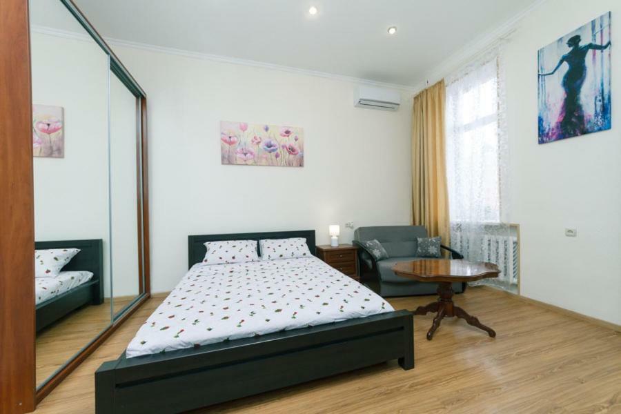 Apartment On Saksahanskoho Street Kyiv Exterior photo