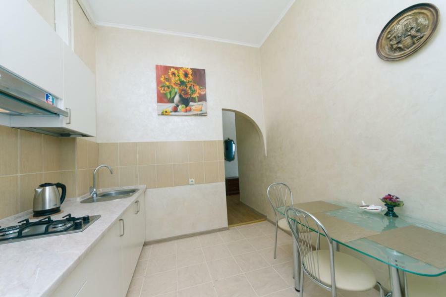 Apartment On Saksahanskoho Street Kyiv Exterior photo